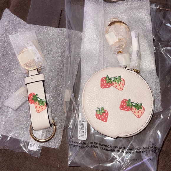 Coach trigger snap charm and Circular Coin Pouch Strawberry Print bundle - Picture 6 of 7